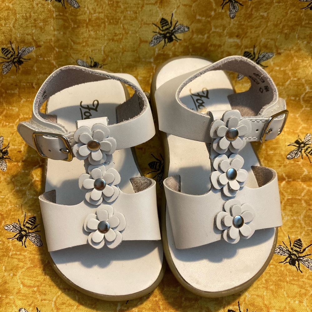 White FootMates Toddler Sandals Size 5 Perfect Condition